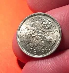 72nd BIRTHDAY QE II 1953 MINT CONDITION LUCKY SIXPENCE CORONATION YEAR - Picture 1 of 2