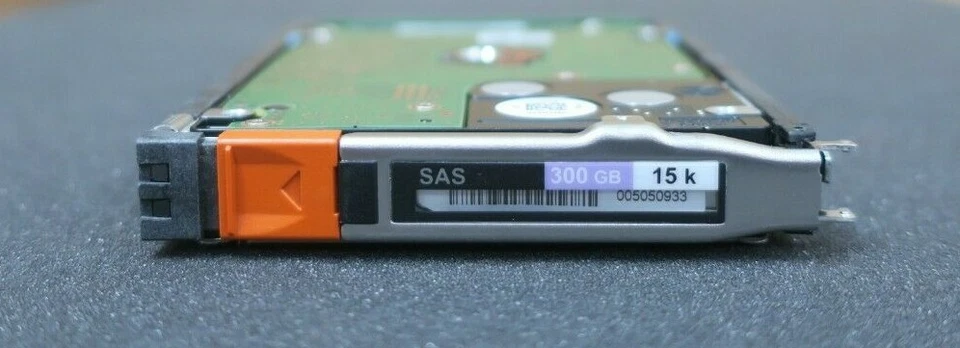 EMC 300GB 15K 2.5" SAS Hard Drive 005050933 V4-2S15-300 V6-2S15-300 SAN VNX VNXe - Image 1 of 4