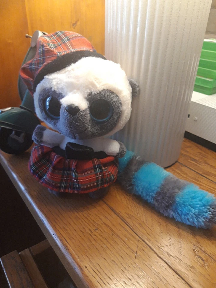 P1/ Peluche doudou Aurora Yoohoo and Friends ecossais 12cm gros Yeux  Lémurien - Photo 1/4