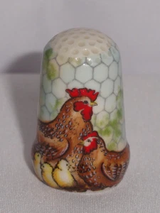 Ditale in porcellana vintage ~ gallo e gallina ~ recinzione in filo di pollo - Foto 1 di 6