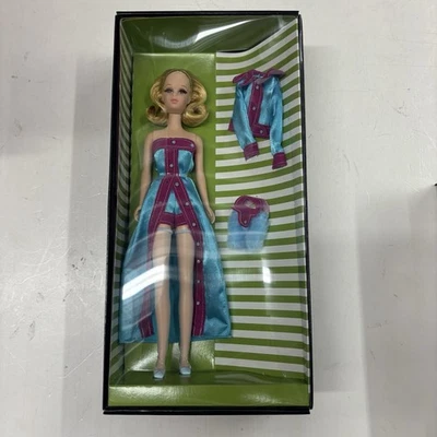 Barbie Mattel Francie Smashin 2004 reproducción satinada mod etiqueta dorada nueva en caja original Foto 1 de 3