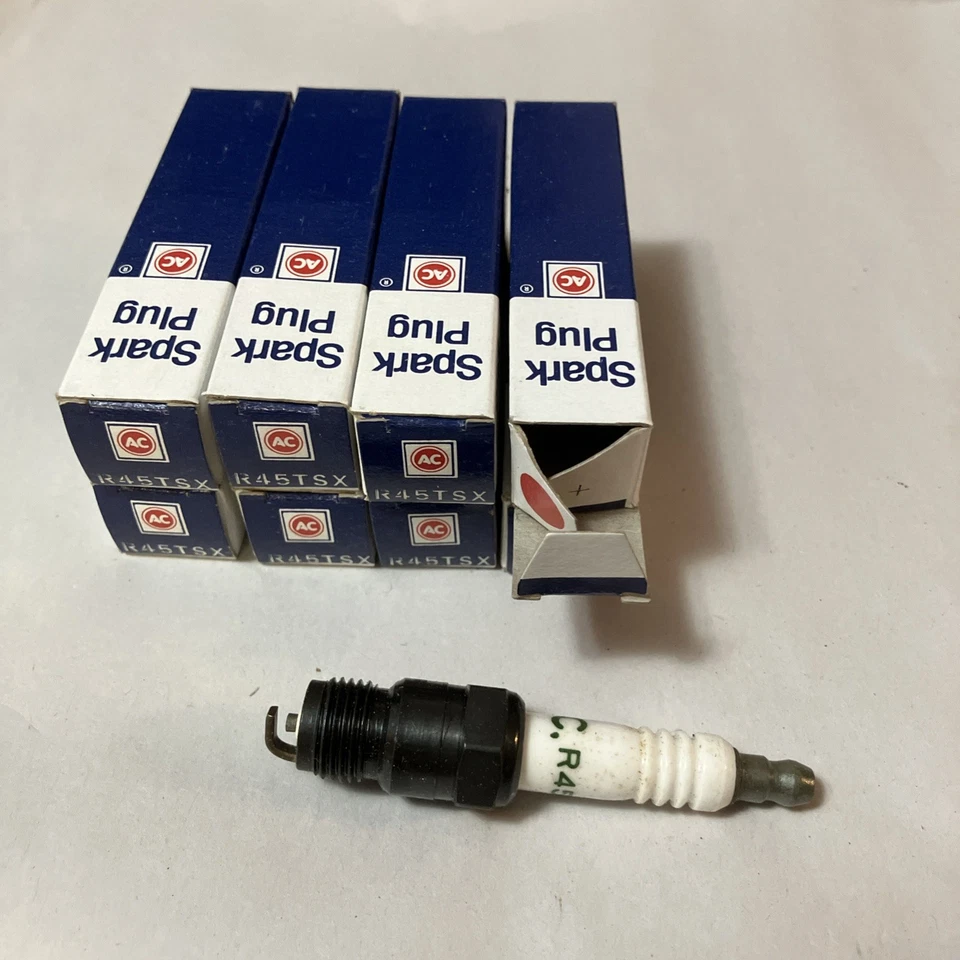 New Genuine GM ACDelco Spark Plugs R45TSX Set Of 8 NOS Vintage 5613877 - Image 1 of 1