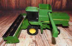 VTG ERTL Diecast Metal John Deere Titan II Combine with Grain Head 11x7x6.5" - Picture 1 of 15