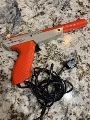 Оригинальный оранжевый пистолет-заппер 1985 Nintendo NES NES NES-005 OEM - Изображение 1 из 3