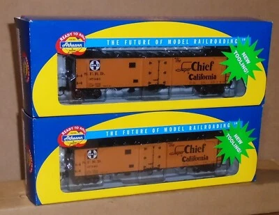 : Athearn HO ... (2) "A.T. & S.F.  Super Chief 50' Early Map Ice Bunker Reefers" - Image 1 of 4