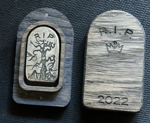 RARE 2022 Monarch RIP Halloween 2 Troy Oz .999 Fine Silver Tombstone + Case #631 - Picture 1 of 4