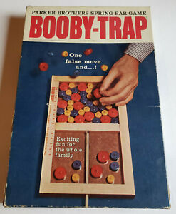 BOOBY-TRAP PARKER BROTHERS SPRING TRAP GAME 1965