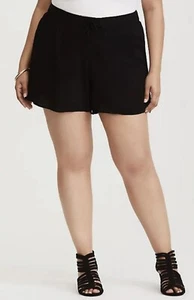 Size 2 (18/20) - Women's NWT Torrid Black Crepe Lace Up Flowy Short - Picture 1 of 8