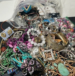 5LB SCRAP JUNK Jewelry Lot Craft Harvest Repurpose Salvage Broken Vintage-Now o - Bild 1 von 19