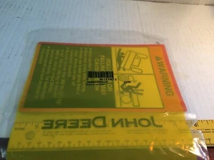 Etiqueta de advertencia de vuelco John Deere M117672 - Imagen 1 de 3