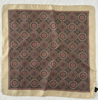 Cuadrado de bolsillo de seda cachemira multicolor tostado de 13" hecho a mano en Italia Foto 1 de 4