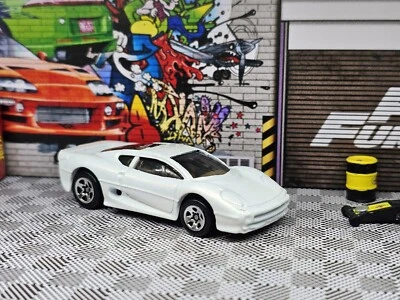 Hot Wheels Pearl Driver Series Jaguar XJ220 1995 blanco con ruedas cromadas de 5 radios Foto 1 de 4