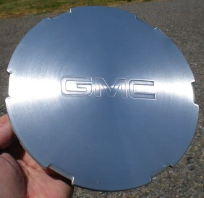 2003 - 2007 GMC Sierra Yukon XL Machined OEM Center Cap P/N 9594519 - Image 1 of 4