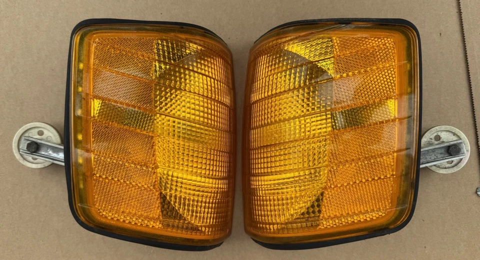 Bosch Mercedes Benz W201 190E 190D Turn Signal Left Right Set NICE - Image 1 of 4