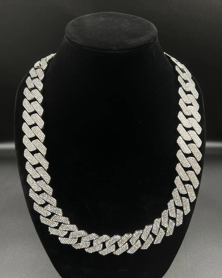 Cadena de eslabones cubanos Miami plateada moissanita VVS1 28” X 26,5 MM helada Foto 1 de 4