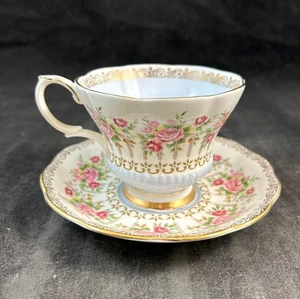 Juego de tazas y platillos con patas Royal Albert Green Park base color lila claro - Imagen 1 de 9