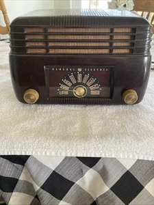 General Electric 1946 Model C-100 Tube AM Radio - Lights Up - Repair Or Parts - Picture 1 of 22