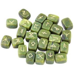 Set rune cubo di giada verde pietre di cristallo set pietre preziose per anzi... - Imagen 1 de 3
