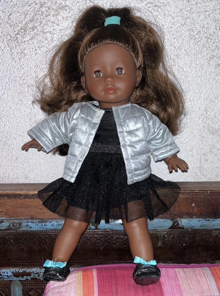 Rare Poupée Corolle 36 Cm Métisse En Tenue De Fêtes - Photo 1/1