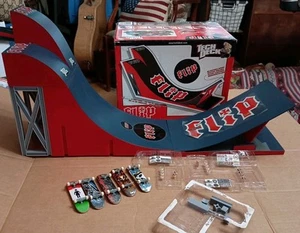 Vtg Flip Tech Deck Tony Hawk Skateboard Ramp Original Box & Finger Boards Toys - Picture 1 of 8