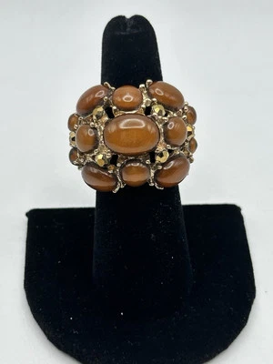 Fashion Ring Gold Tone Stretch With Coral Colored Cabochons Size 6 To 8 - Image 1 of 4