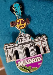 MADRID CORE PUERTA DE ALCALA TRIUMPHAL ARCH MONUMENT GUITAR Hard Rock Cafe PIN - Picture 1 of 1