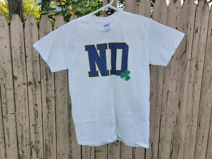 Notre Dame ND Fighting Irish Gildan Ultra Cotton Men's Medium White T-Shirt - Picture 1 of 4