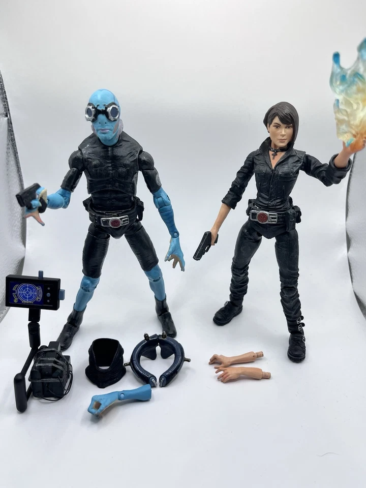"Mezco Hellboy II Golden Army Abe Sapien con escáner BPRD y figuras de 7"" Liz Sherman" Foto 1 de 4