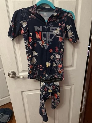 Велосипедный комплект Ostroy NYC Velo с цветочным рисунком для женщин небольшая майка и соответствующий нагрудник - Изображение 1 из 4