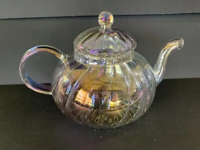 Tetera decorativa de vidrio artístico transparente irridiscente con borde festoneado delicada delicada Foto 1 de 4