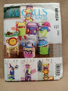 Patrón de costura McCall's M6624 para almacenamiento de sala de juegos tiburón mono jirafa - SIN CORTAR - Imagen 1 de 1