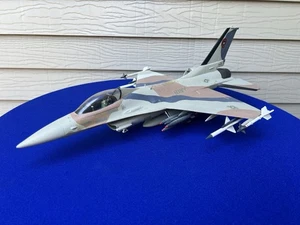 US Navy F-16N Fighting Falcon Pre Pro Build 1:32 Scale Model Airplane Nice. - Picture 1 of 17