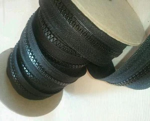 CREMALLERA 3 yardas #5 CREMALLERA DENTAL MOLDEADA NEGRA YKK - Imagen 1 de 1