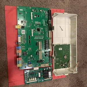Scheda controller unità Lennox Prodigy M2. 102458-07 + C2-3 A59 81L76 USATO - Foto 1 di 7