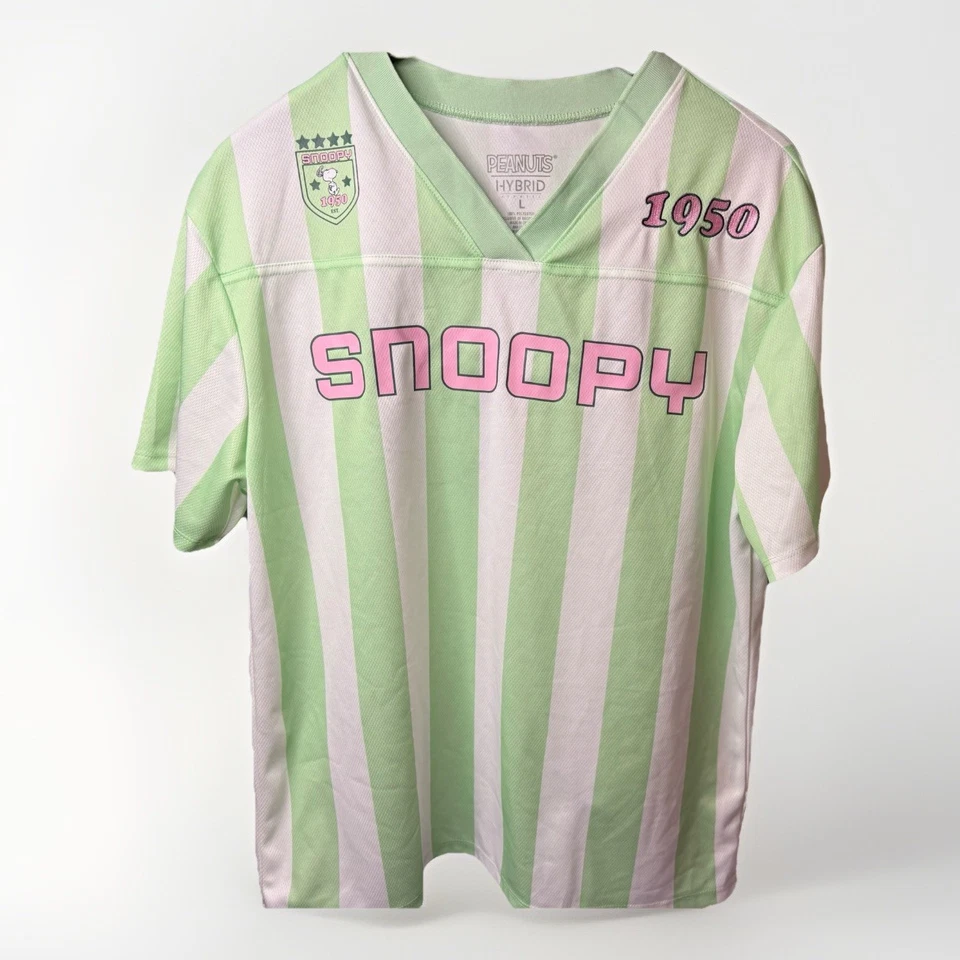 Camisa gráfica Peanuts Snoopy feminina L Charlie marrom rosa e verde - Imagem 1 de 4