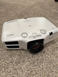 Epson PowerLite 5530u WUXGA 5500 lumenów Projektor LCD Kod błędu - Zdjęcie 1 z 6