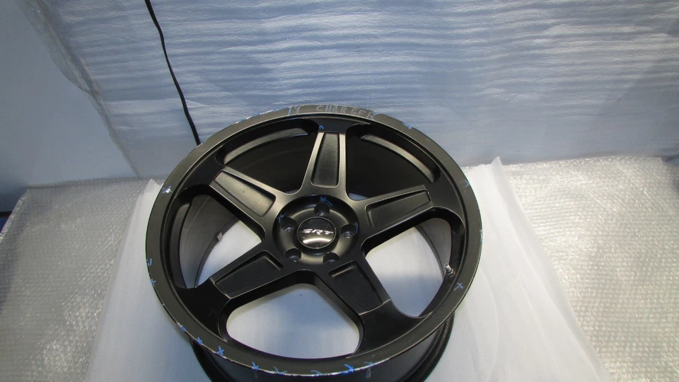 CARGADOR DODGE CHALLENGER HELLCAT DEMON SRT RT/CADA UNO 20X9 NEGRO PARA RUEDA Foto 1 de 4