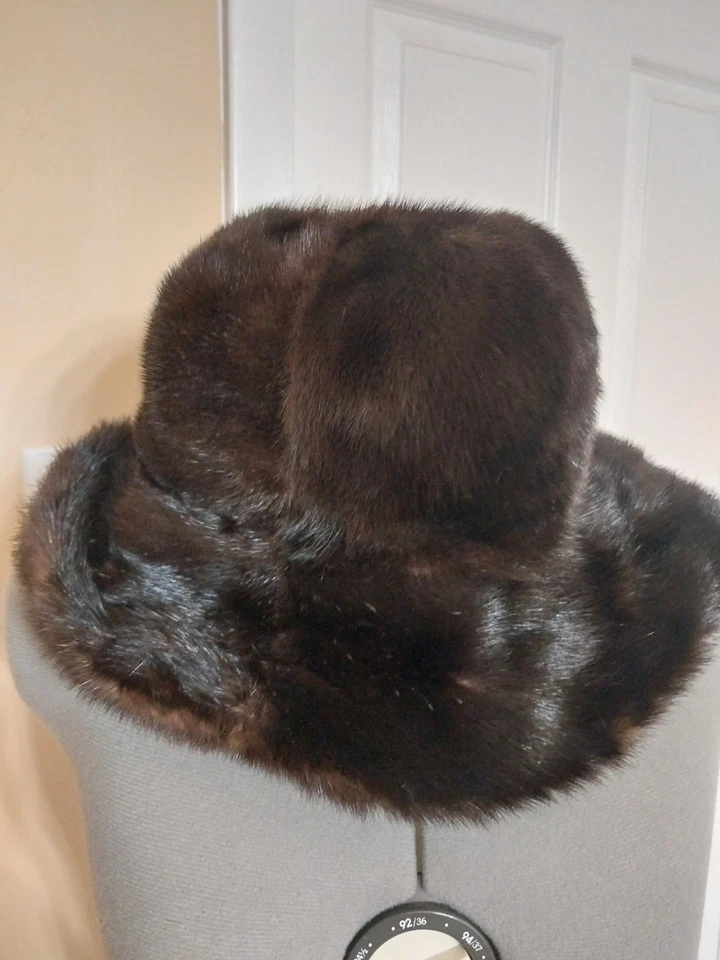 Sombrero de visón.  Brehm Furs Co. Foto 1 de 1