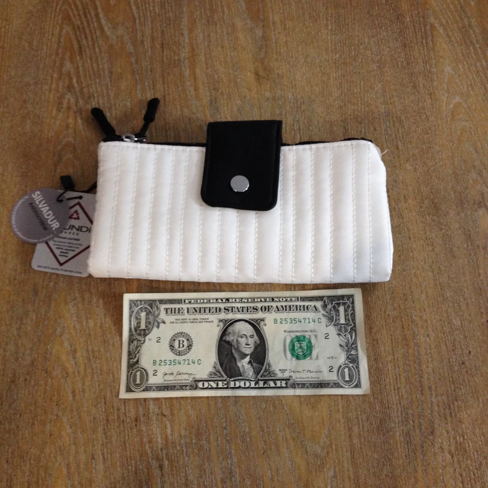 Mundi Blanco Acolchado RFID Protegido Bolso sin asas Cartera Cremalleras Organizador Nuevo con Etiquetas Foto 1 de 4