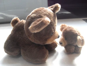 Vintage 1981 Coronet musikalische Zugschnur 8 Zoll braun Mama & Baby Bär Plüsch selten - Bild 1 von 3