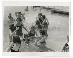 Classic Iceland - Vintage 8x10 Publication Photograph - Reykjavik Pool - 1900s - Picture 1 of 2