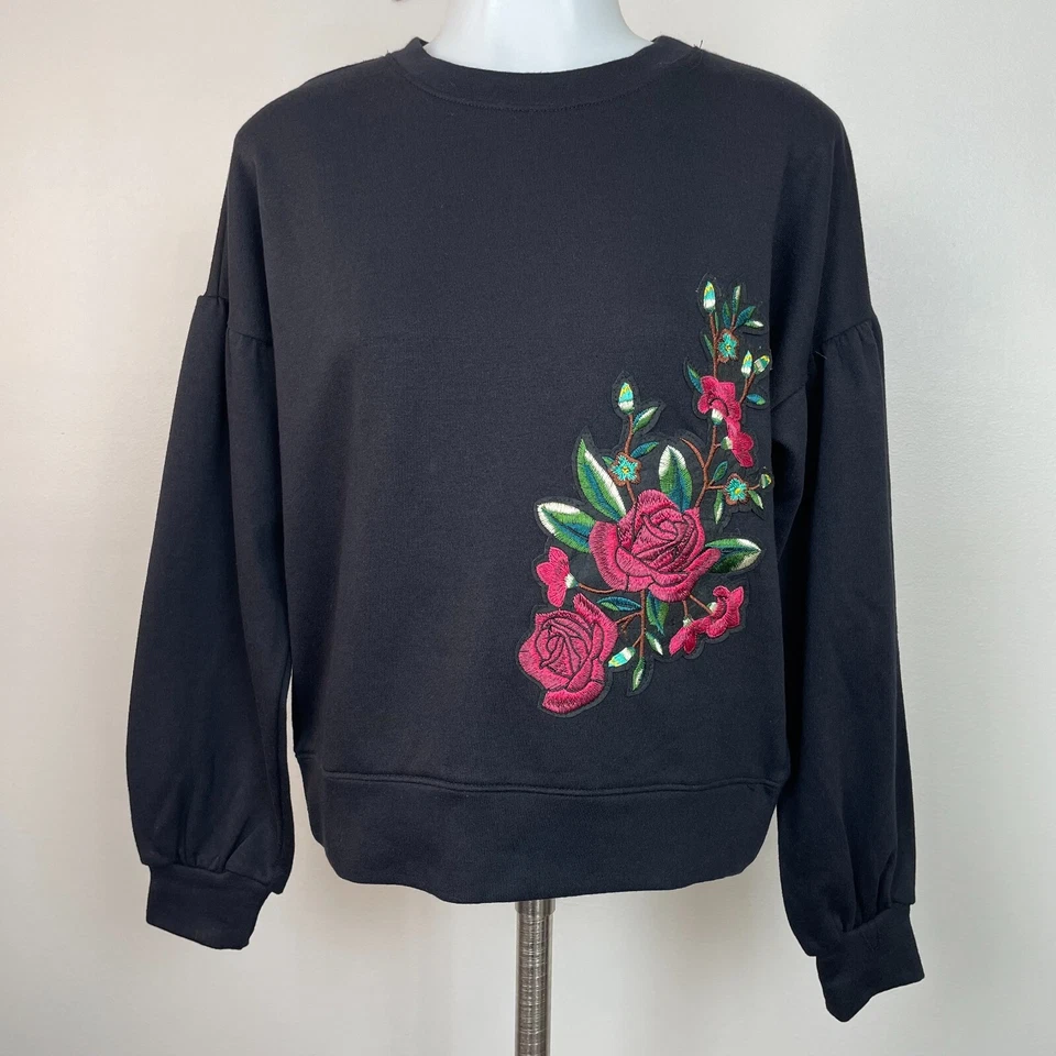One Clothing Sudadera XS Negro Rosa Flor Bordada Cuello Redondo Pullover Foto 1 de 4