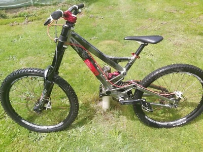 Downhill Bike - Bild 1 von 4