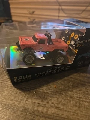 ROSA, Mini Monster Truck RC, Control Remoto Monster Truck Escala 1:64 Foto 1 de 4