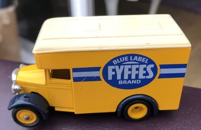 Lledo Days Gone - Blue Label FYFFES Brand Van.  Yellow & Blue. Bananas - Image 1 of 4