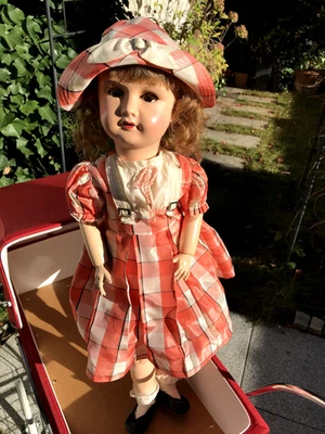 alte französische Puppe (Höhe ca. 66 cm)  mit Schuhen Marke Meinesz by Magu   - Bild 1 von 3