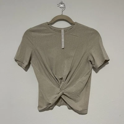 Camiseta Lululemon Media Luna 6 Nudo Chispa LW3GENS Edición Especial Drapey $68 Foto 1 de 4