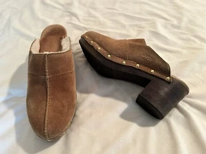 Women’s Tan Suede Uggs Clogs Size 9 - Picture 1 of 4