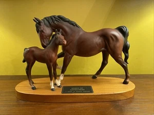 BESWICK “SPIRIT OF AFFECTION” Horse/Mare & Foal Matt Figurine On Wooden Plinth - Picture 1 of 9