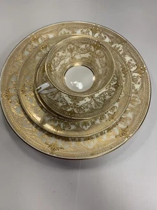Royal Worcester Harewood 1 - 5 Pieces Place Setting - Picture 1 of 5